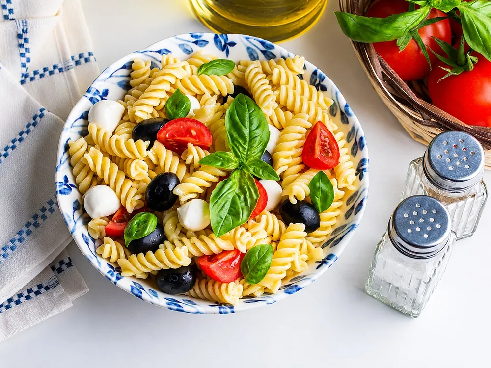 Insalata di pasta fredda, il piatto del segno Acquario secondo l'oroscopo alimentare